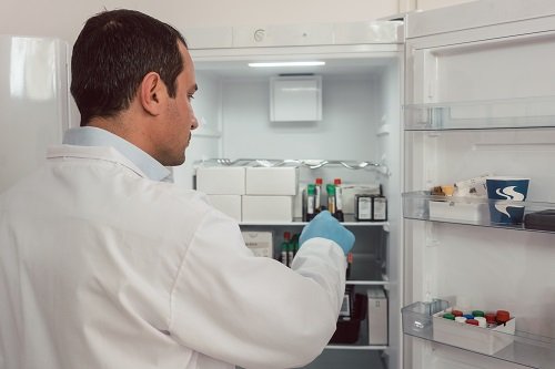 Refrigeration installation for healthcare centre